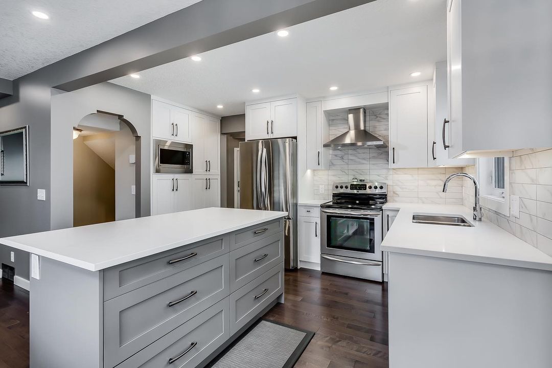 Stylish modern kitchen cabinets from Zen Living in Calgary, featuring sleek design and premium finishes.